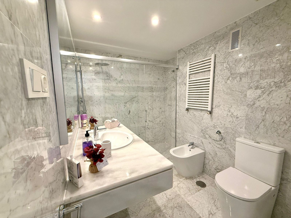 3 Bed, 3 Bath, ApartmentFor Sale, Puerto Banus, Malaga