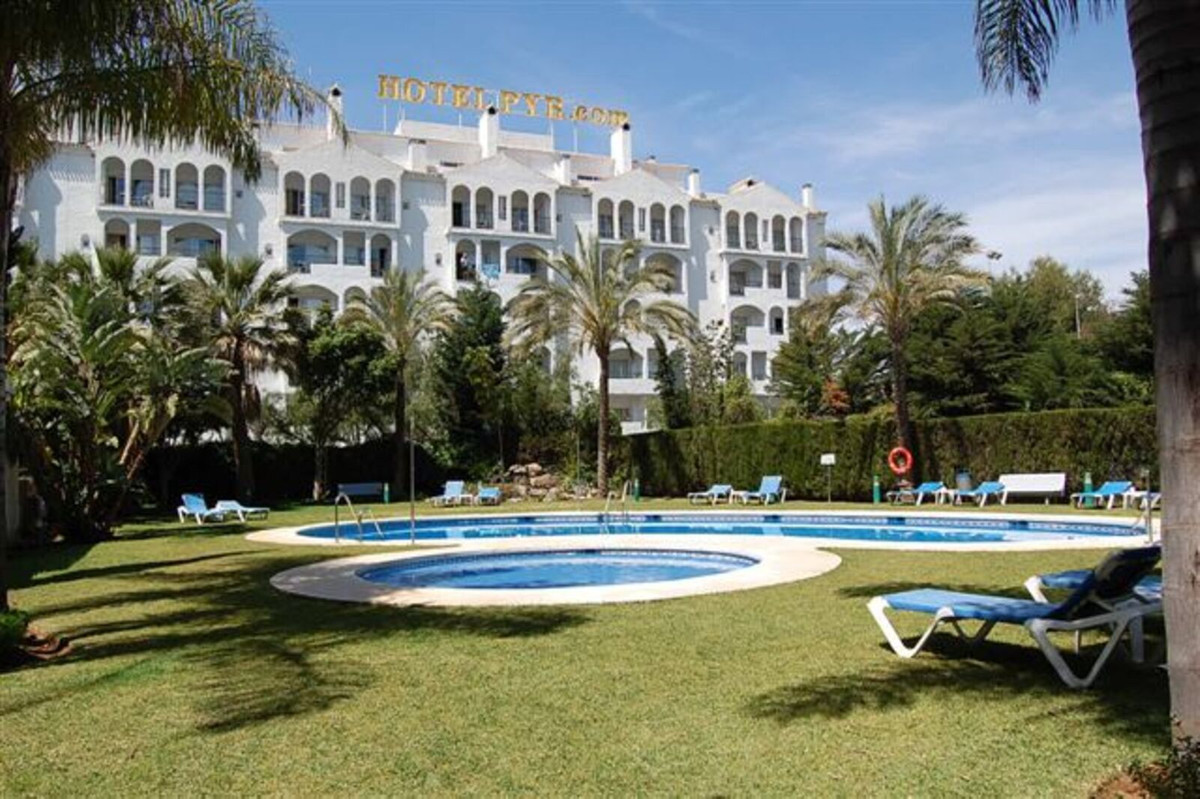 3 Bed, 3 Bath, ApartmentFor Sale, Puerto Banus, Malaga