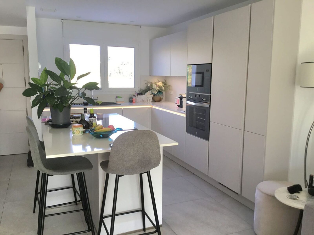 3 Bed, 3 Bath, HouseFor Sale, El Paraiso, Malaga