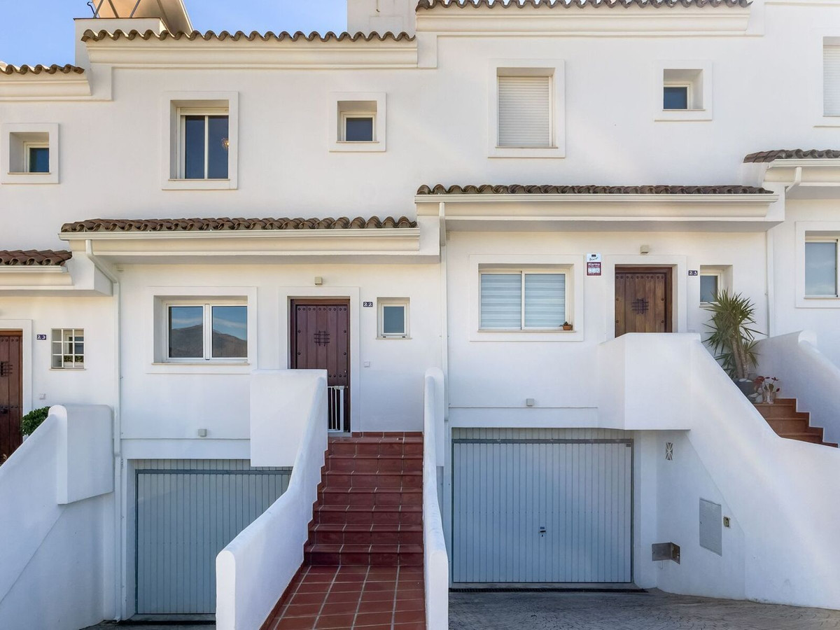 3 Bed, 3 Bath, HouseFor Sale, El Paraiso, Malaga