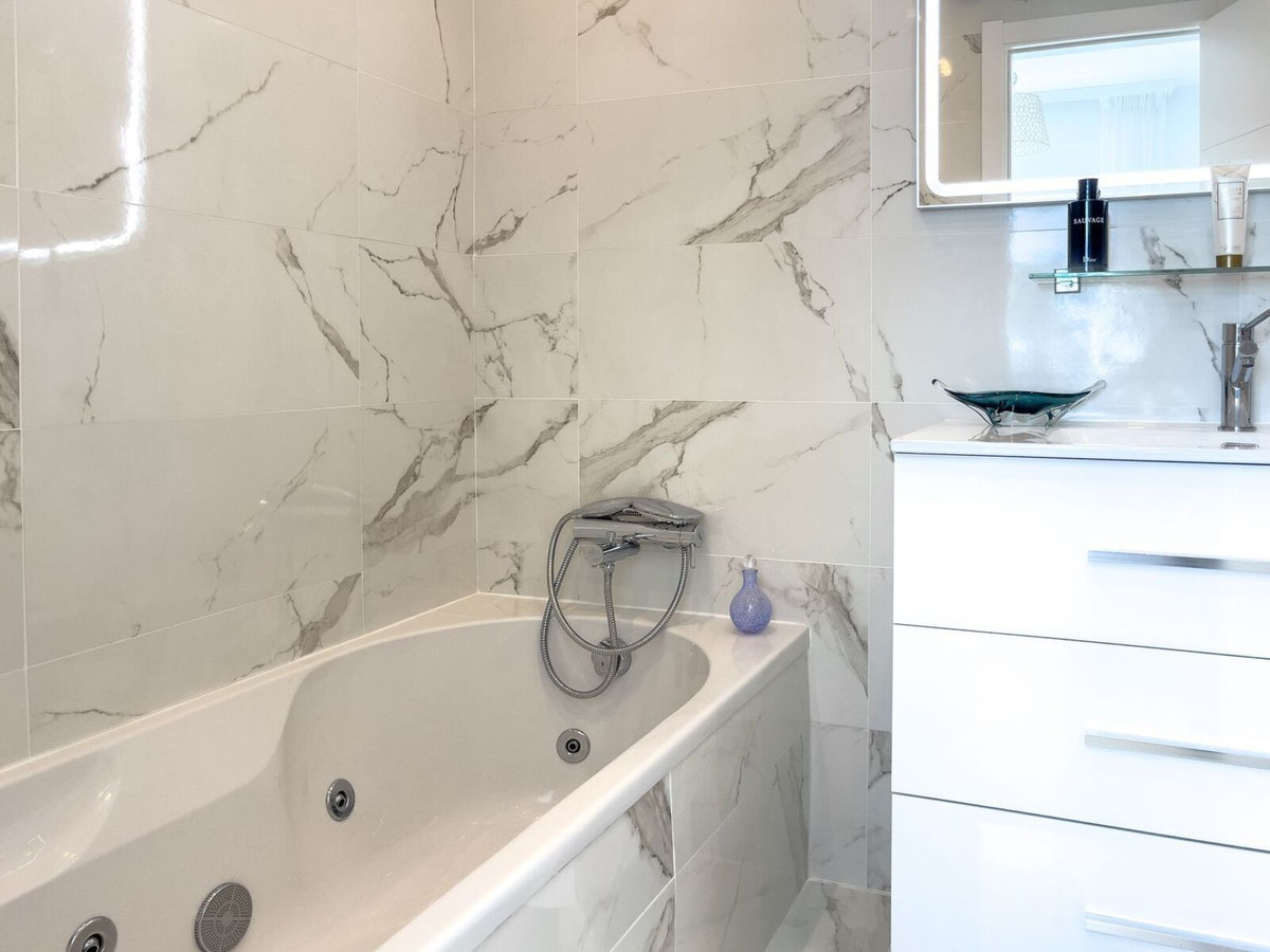 3 Bed, 3 Bath, HouseFor Sale, El Paraiso, Malaga