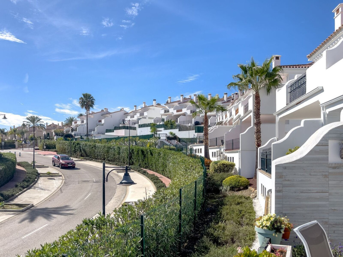 3 Bed, 3 Bath, HouseFor Sale, El Paraiso, Malaga