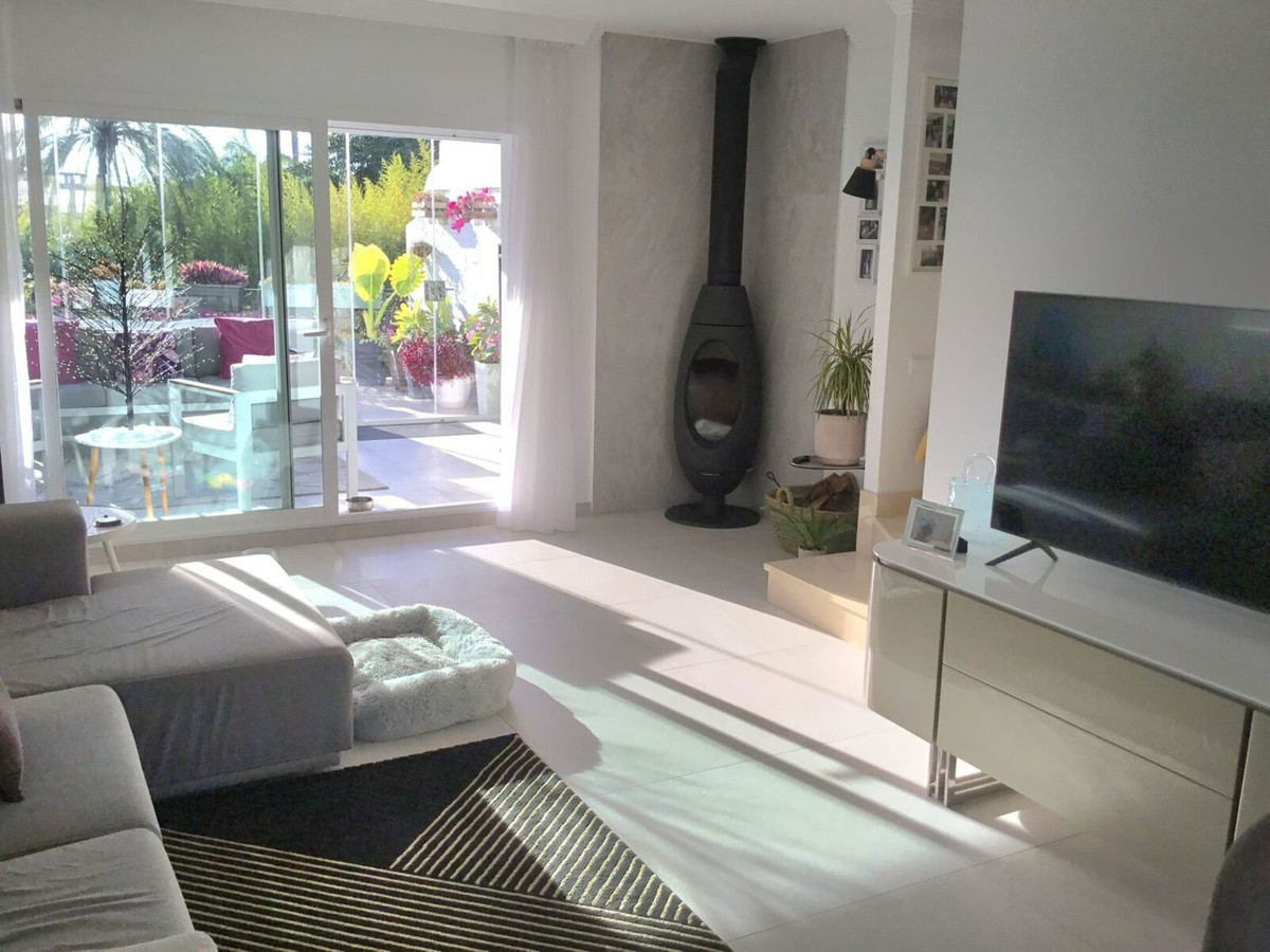 3 Bed, 3 Bath, HouseFor Sale, El Paraiso, Malaga