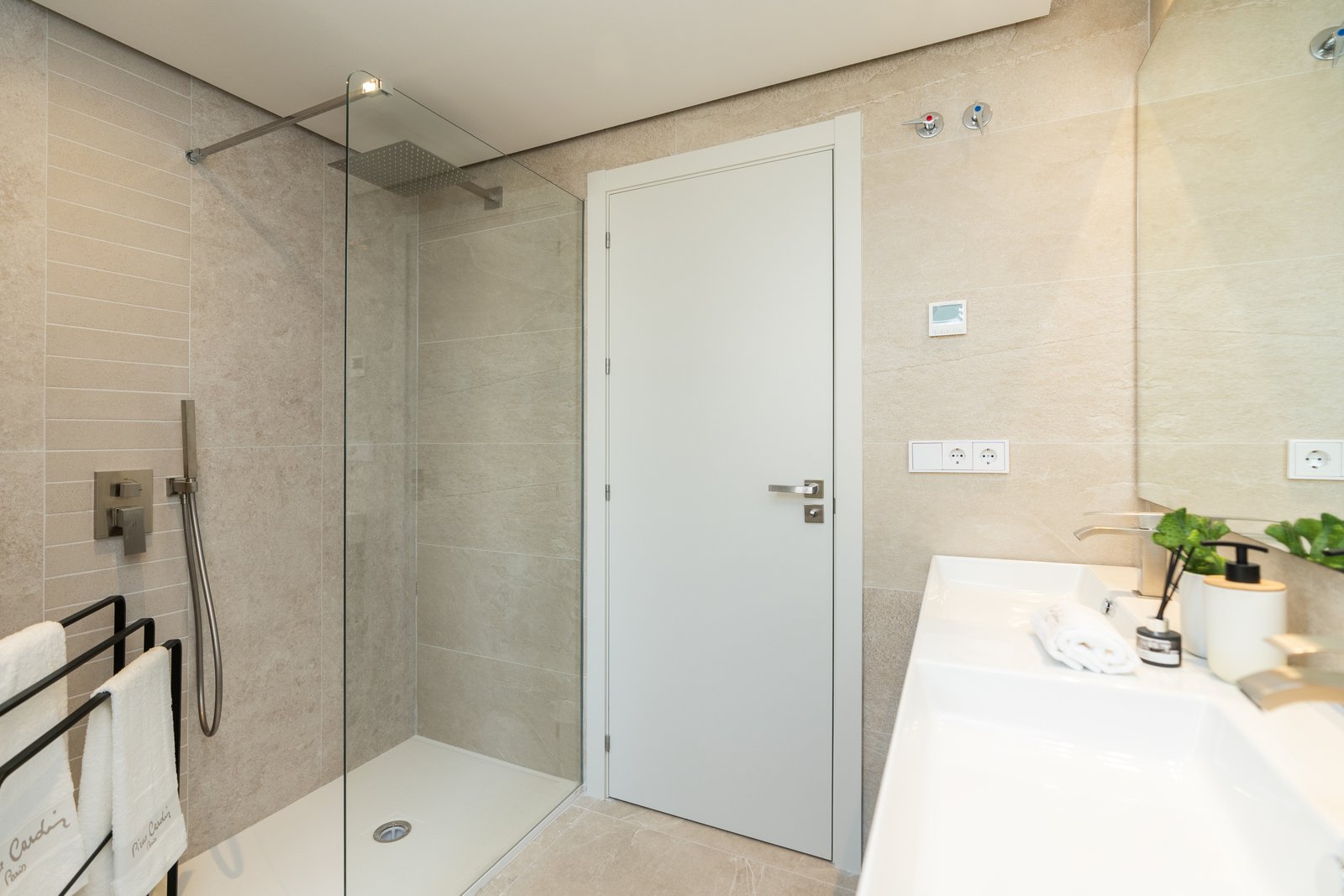 3 Bed, 2 Bath, ApartmentFor Sale, Benahavis, Malaga