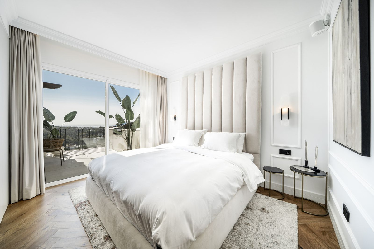 3 Bed, 3 Bath, ApartmentFor Sale, Benahavis, Malaga