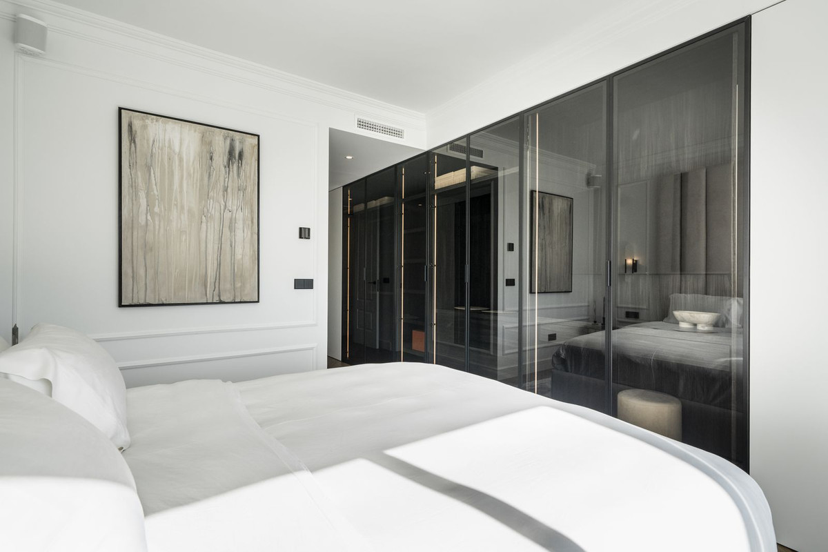 3 Bed, 3 Bath, ApartmentFor Sale, Benahavis, Malaga