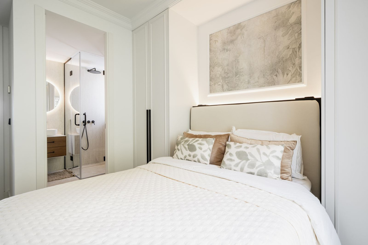 3 Bed, 3 Bath, ApartmentFor Sale, Benahavis, Malaga