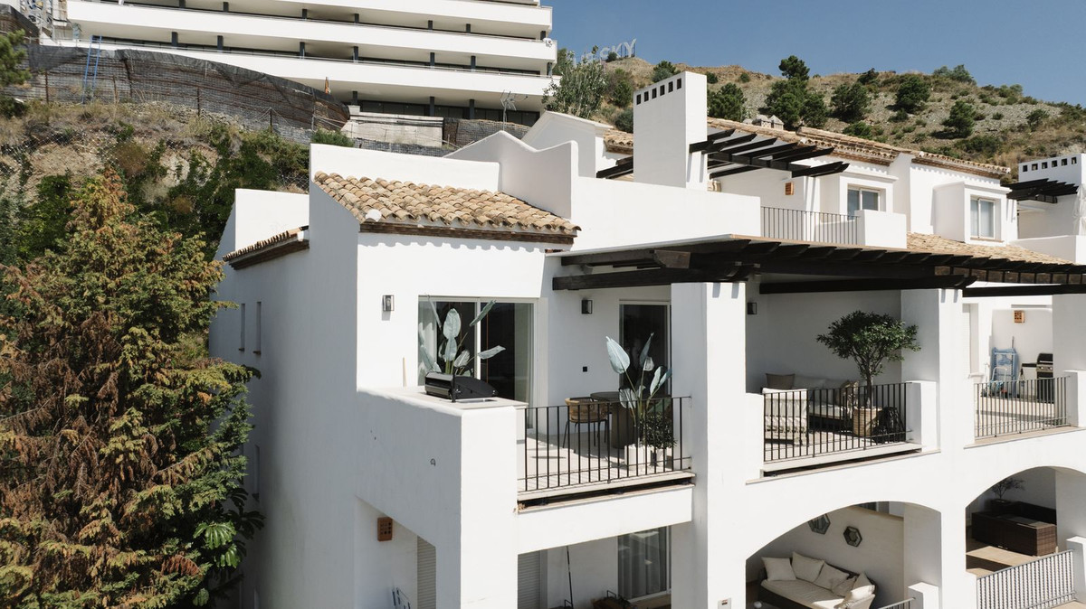 3 Bed, 3 Bath, ApartmentFor Sale, Benahavis, Malaga
