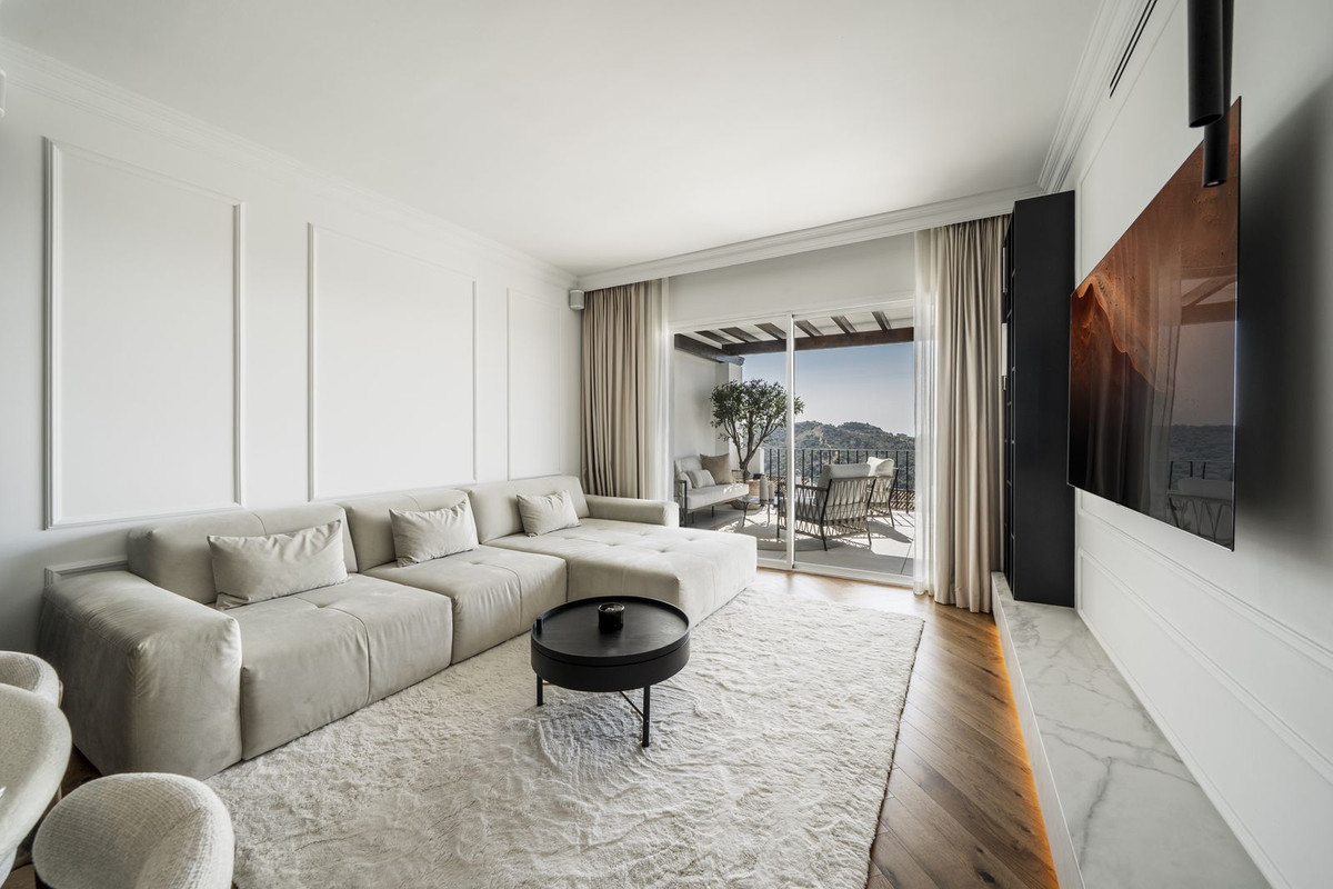 3 Bed, 3 Bath, ApartmentFor Sale, Benahavis, Malaga