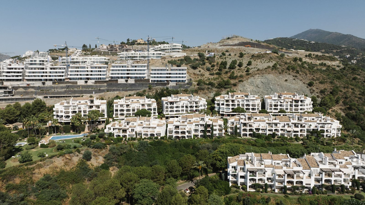 3 Bed, 3 Bath, ApartmentFor Sale, Benahavis, Malaga