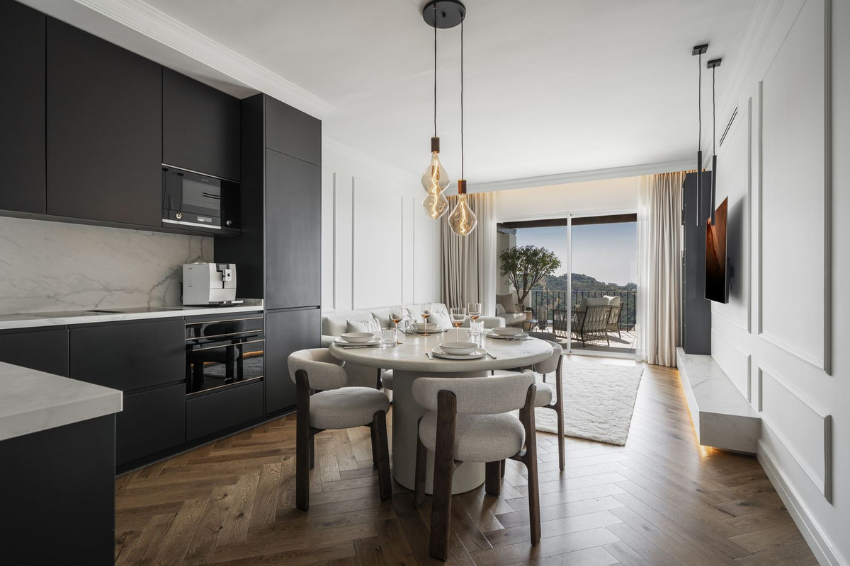 3 Bed, 3 Bath, ApartmentFor Sale, Benahavis, Malaga