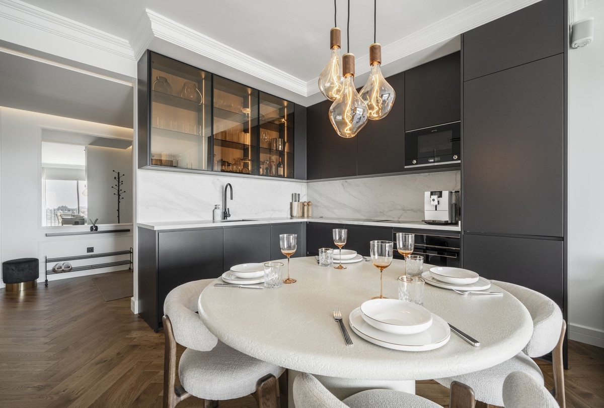 3 Bed, 3 Bath, ApartmentFor Sale, Benahavis, Malaga