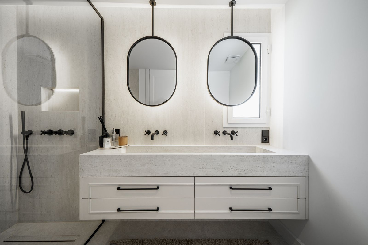 3 Bed, 3 Bath, ApartmentFor Sale, Benahavis, Malaga