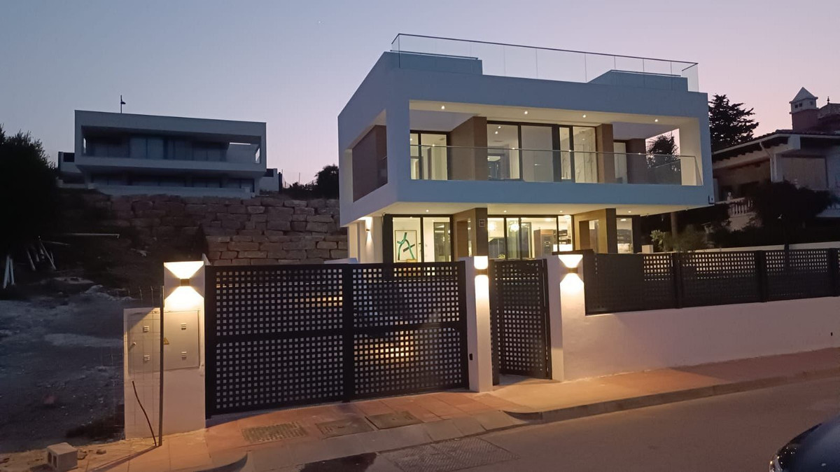 3 Bed, 4 Bath, HouseFor Sale, Estepona, Malaga