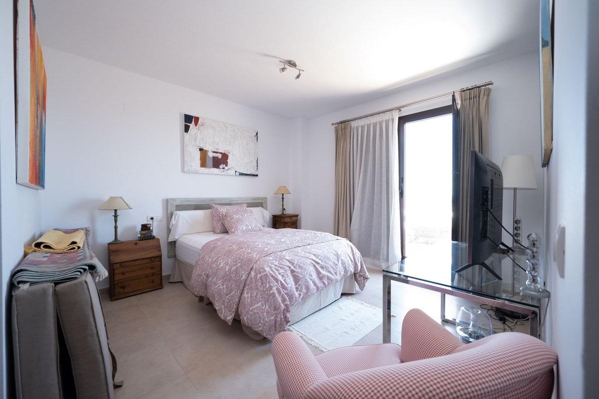 3 Bed, 3 Bath, ApartmentFor Sale, Los Monteros, Malaga