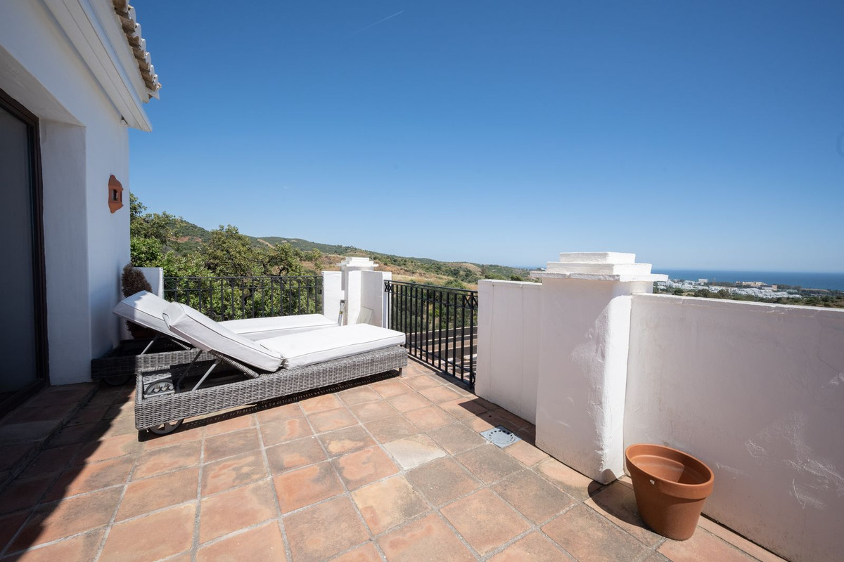3 Bed, 3 Bath, ApartmentFor Sale, Los Monteros, Malaga