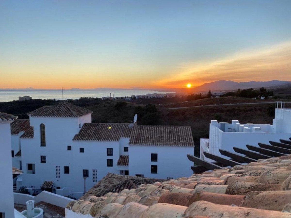 4 Bed, 3 Bath, ApartmentFor Sale, Los Monteros, Malaga