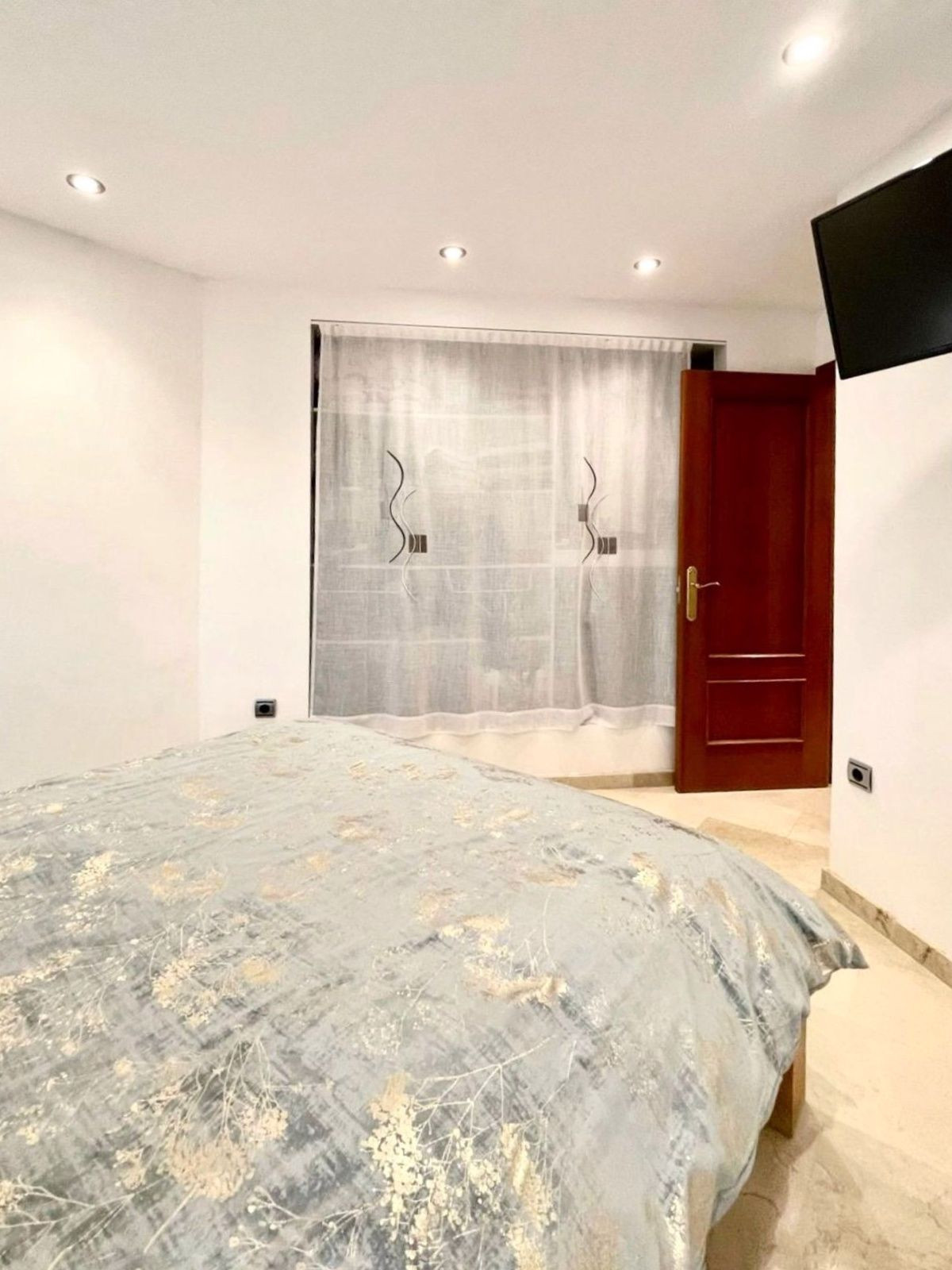 2 Bed, 1 Bath, ApartmentFor Sale, Cerros del Aguila, Malaga