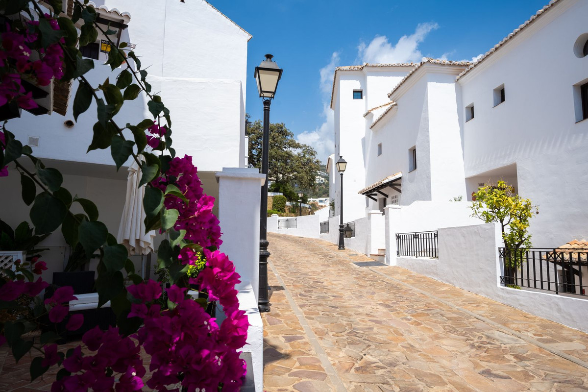 2 Bed, 2 Bath, ApartmentFor Sale, Los Monteros, Malaga