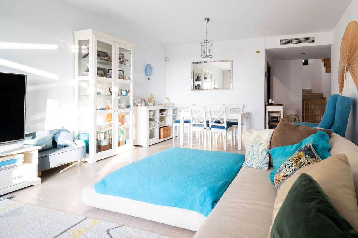 3 Bed, 4 Bath, ApartmentFor Sale, Los Monteros, Malaga