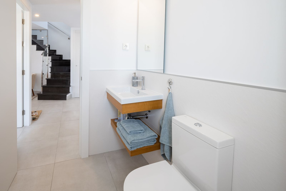 3 Bed, 3 Bath, ApartmentFor Sale, Los Monteros, Malaga