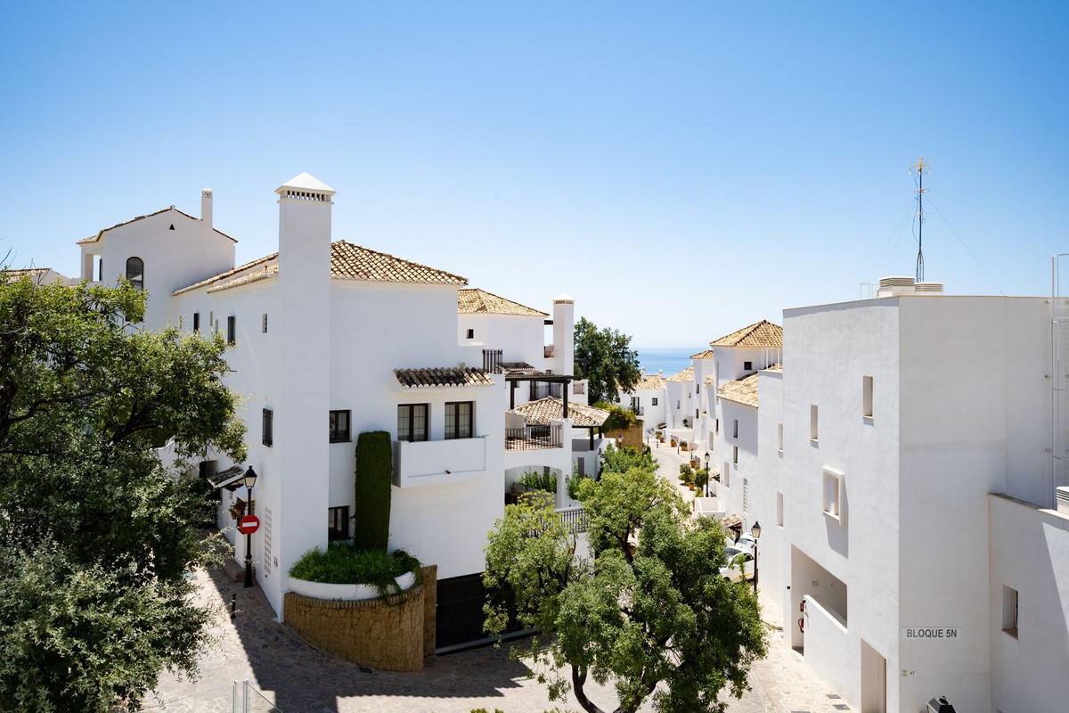 3 Bed, 3 Bath, ApartmentFor Sale, Los Monteros, Malaga