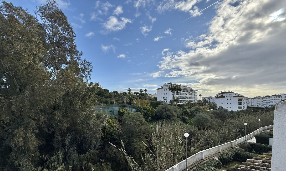 2 Bed, 1 Bath, ApartmentFor Sale, Calahonda, Malaga