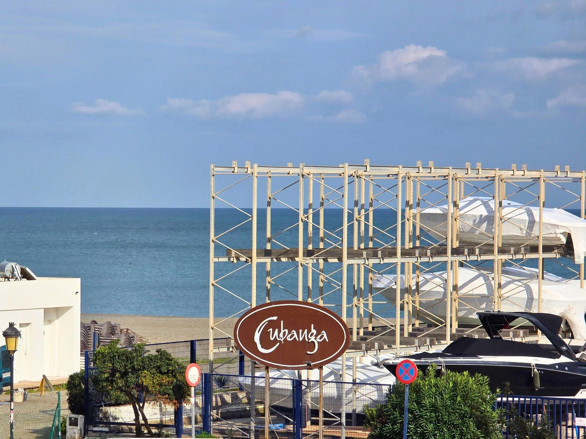 3 Bed, 2 Bath, ApartmentFor Sale, La Duquesa, Malaga