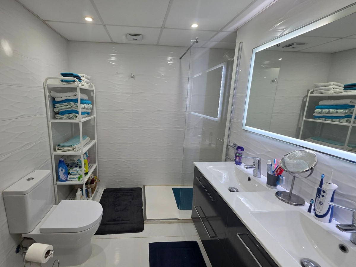 3 Bed, 2 Bath, ApartmentFor Sale, La Duquesa, Malaga