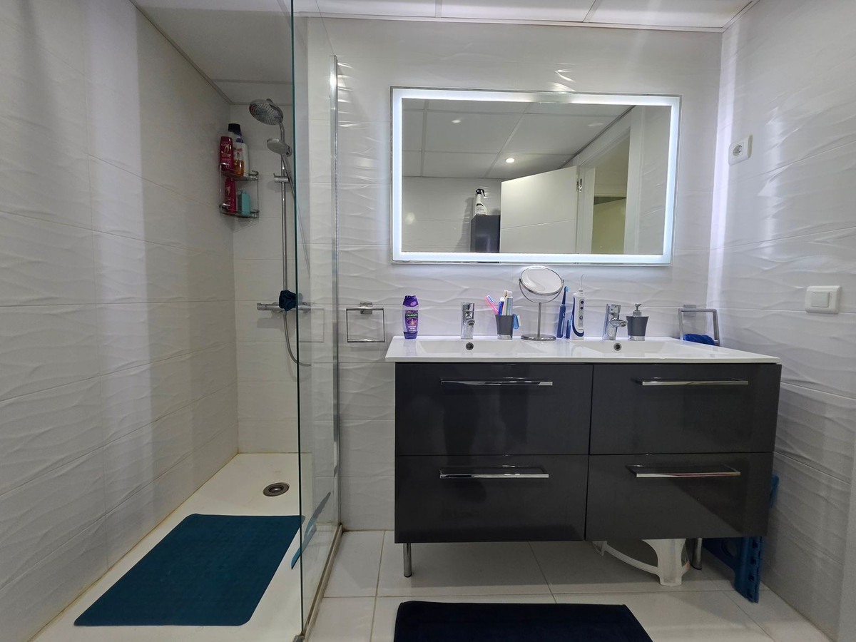 3 Bed, 2 Bath, ApartmentFor Sale, La Duquesa, Malaga