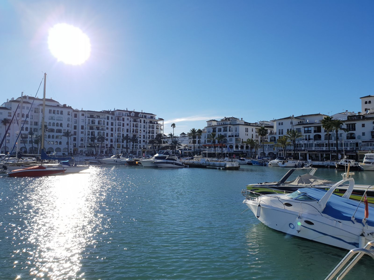 3 Bed, 2 Bath, ApartmentFor Sale, La Duquesa, Malaga