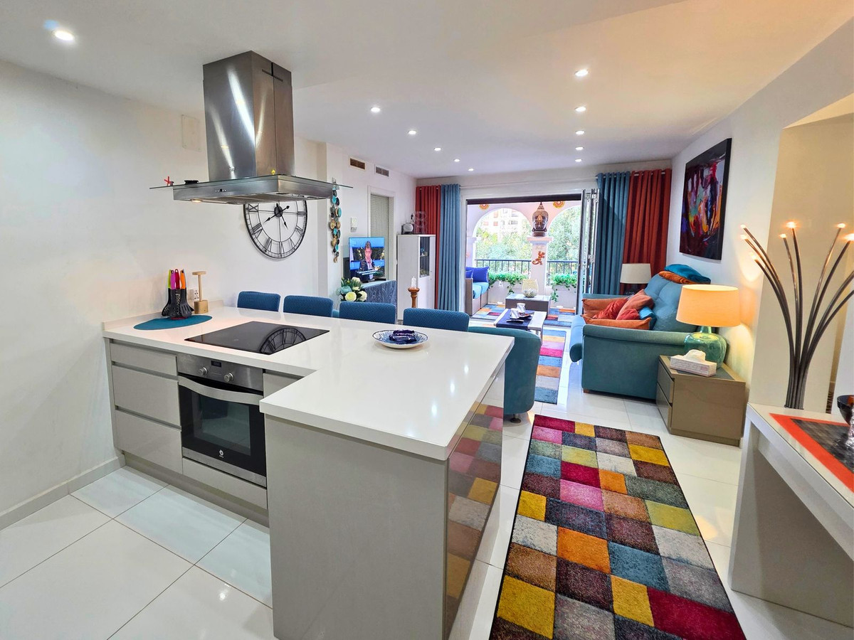 3 Bed, 2 Bath, ApartmentFor Sale, La Duquesa, Malaga