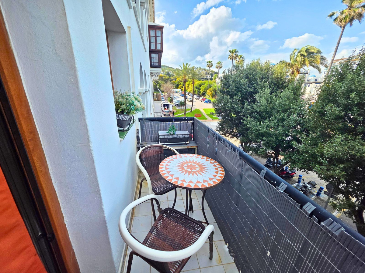 3 Bed, 2 Bath, ApartmentFor Sale, La Duquesa, Malaga