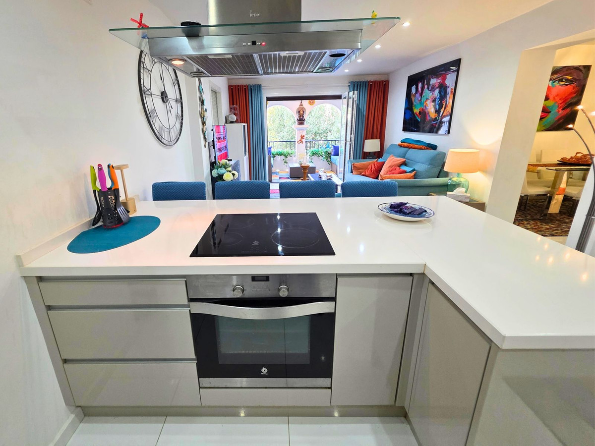 3 Bed, 2 Bath, ApartmentFor Sale, La Duquesa, Malaga