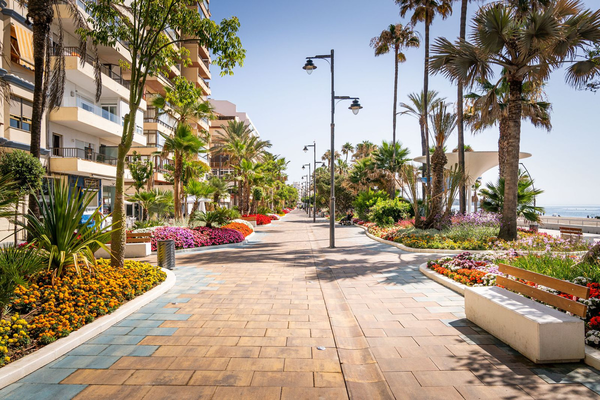 2 Bed, 2 Bath, HouseFor Sale, Estepona, Malaga