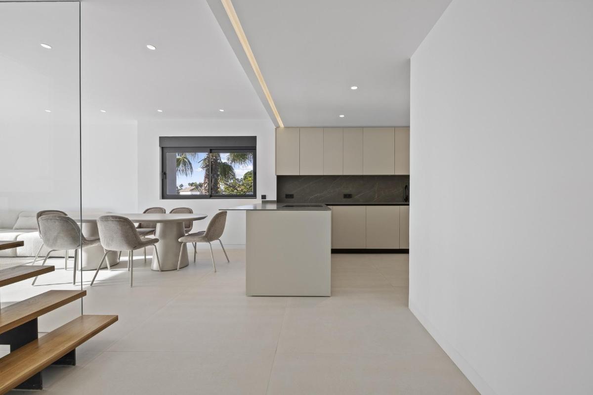 3 Bed, 2 Bath, ApartmentFor Sale, Estepona, Costa del Sol