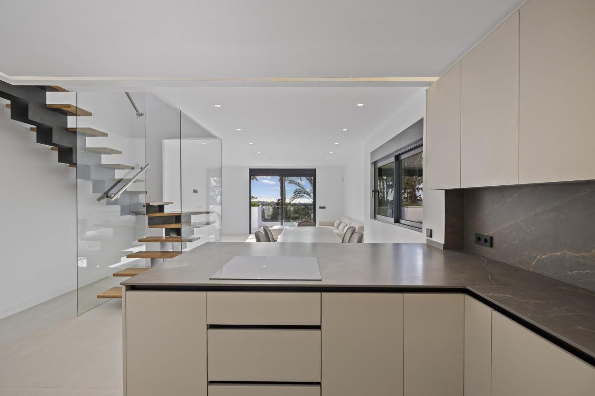 3 Bed, 2 Bath, ApartmentFor Sale, Estepona, Costa del Sol