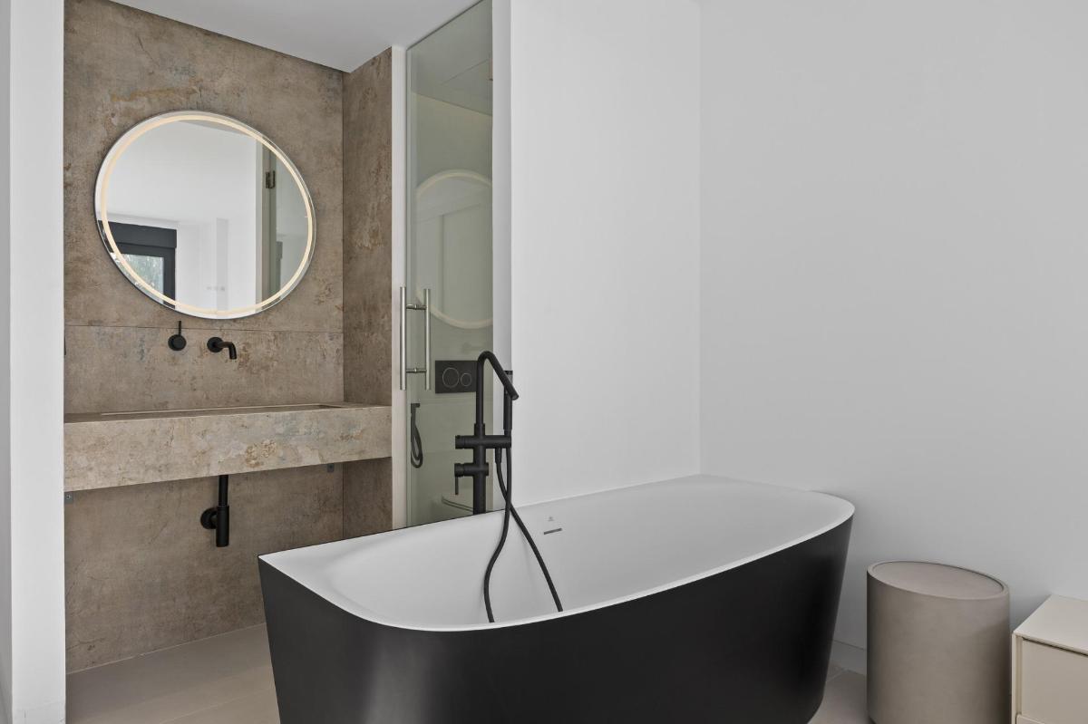 3 Bed, 2 Bath, ApartmentFor Sale, Estepona, Costa del Sol