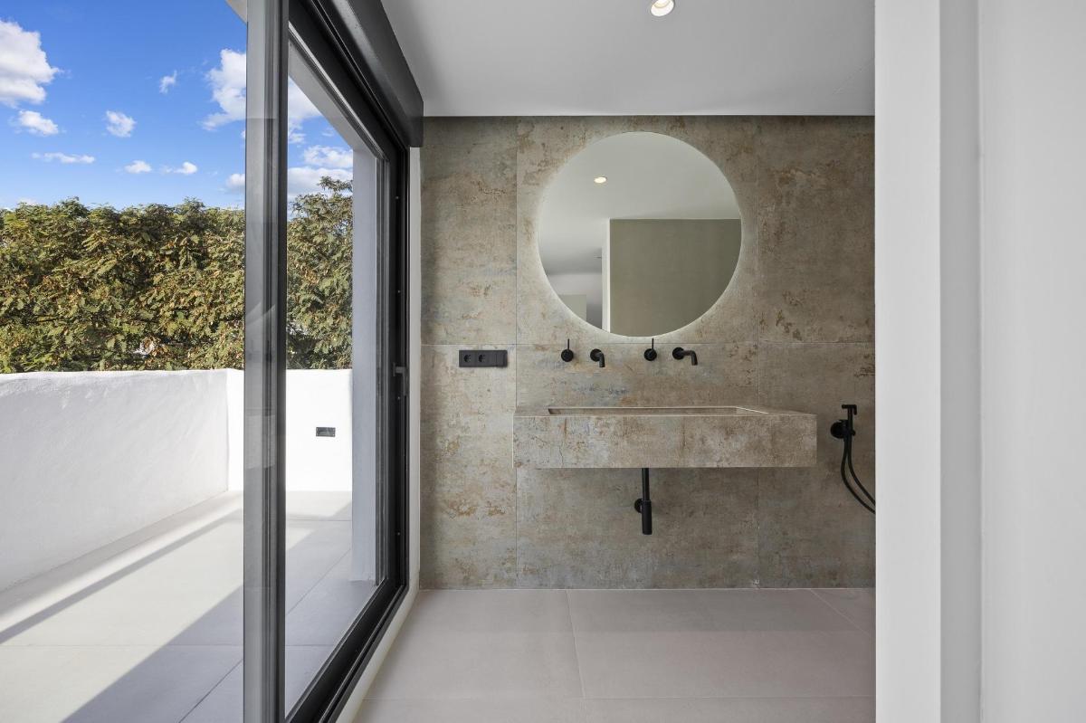 3 Bed, 2 Bath, ApartmentFor Sale, Estepona, Costa del Sol