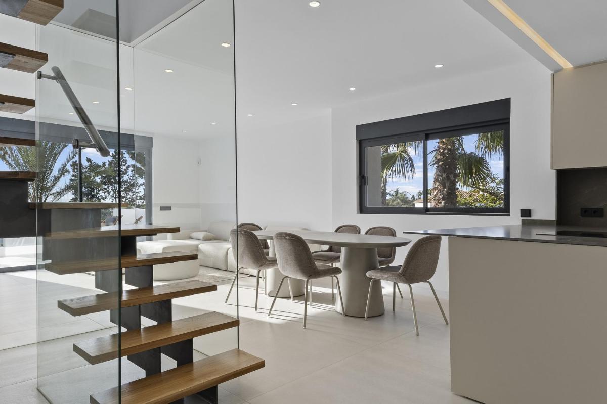 3 Bed, 2 Bath, ApartmentFor Sale, Estepona, Costa del Sol