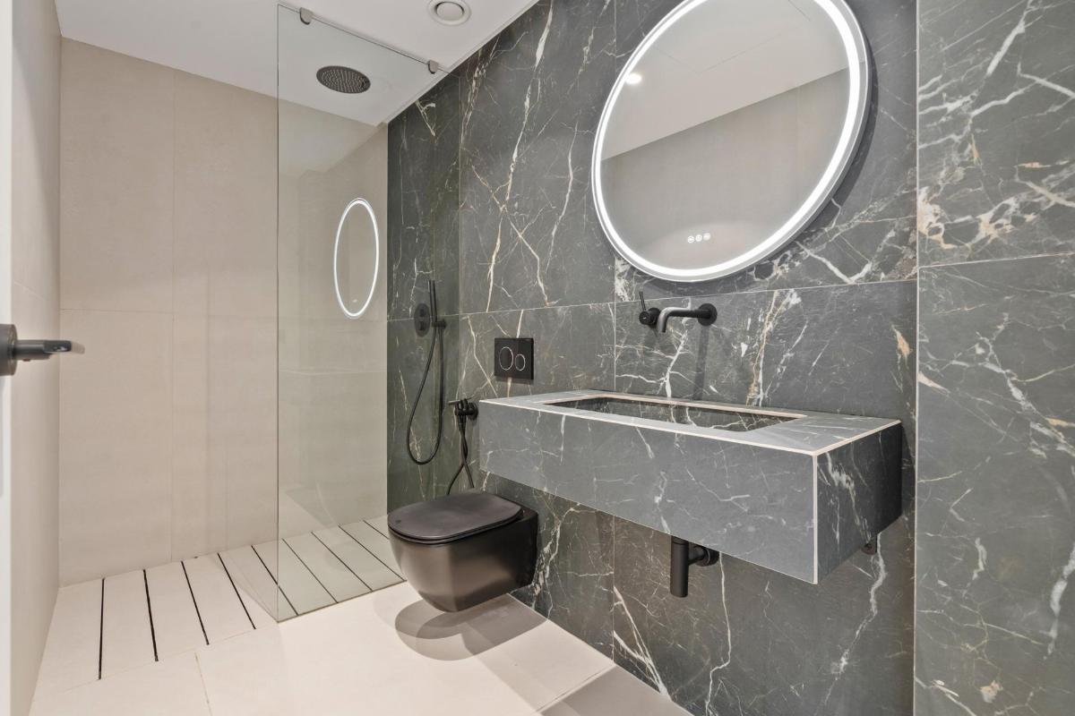 5 Bed, 4 Bath, ApartmentFor Sale, Estepona, Costa del Sol