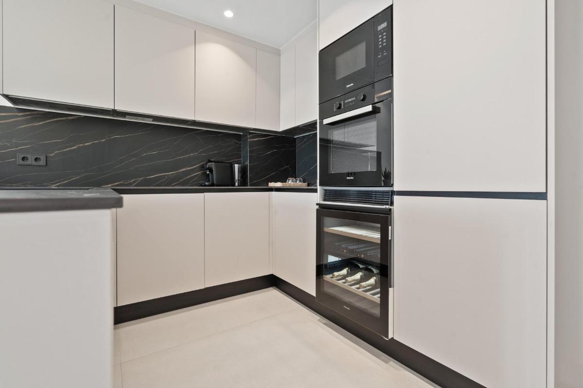 4 Bed, 4 Bath, ApartmentFor Sale, Estepona, Costa del Sol