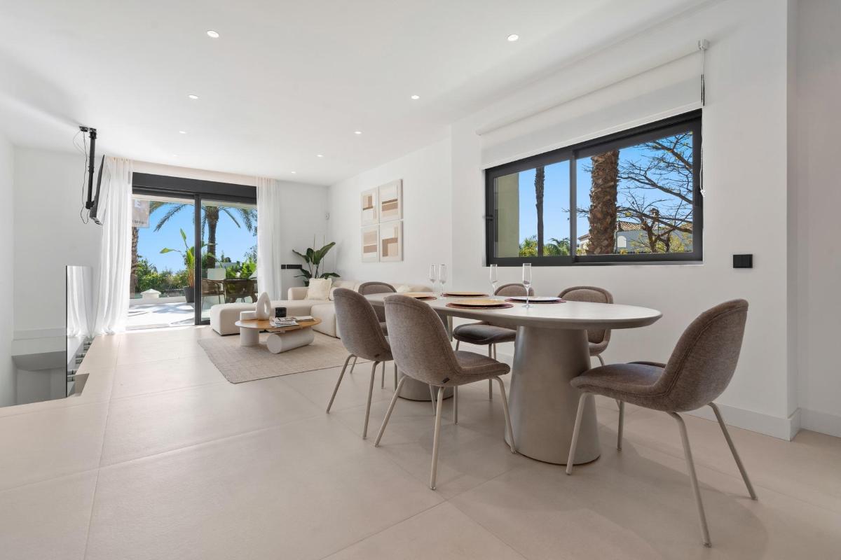 4 Bed, 4 Bath, ApartmentFor Sale, Estepona, Costa del Sol