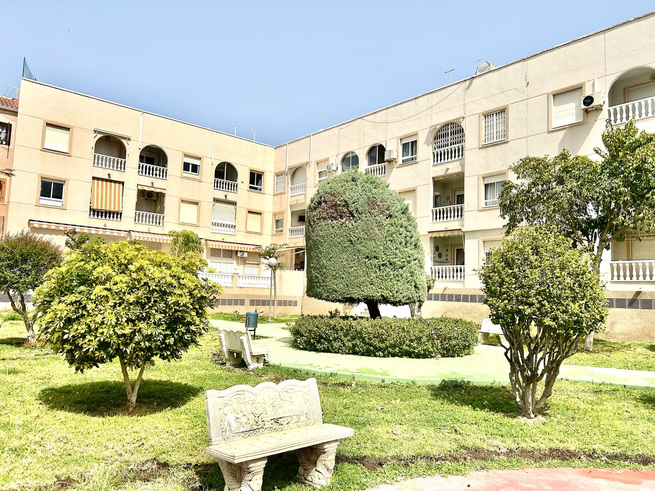 2 Bed, 1 Bath, ApartmentFor Sale, Torrevieja, Alicante