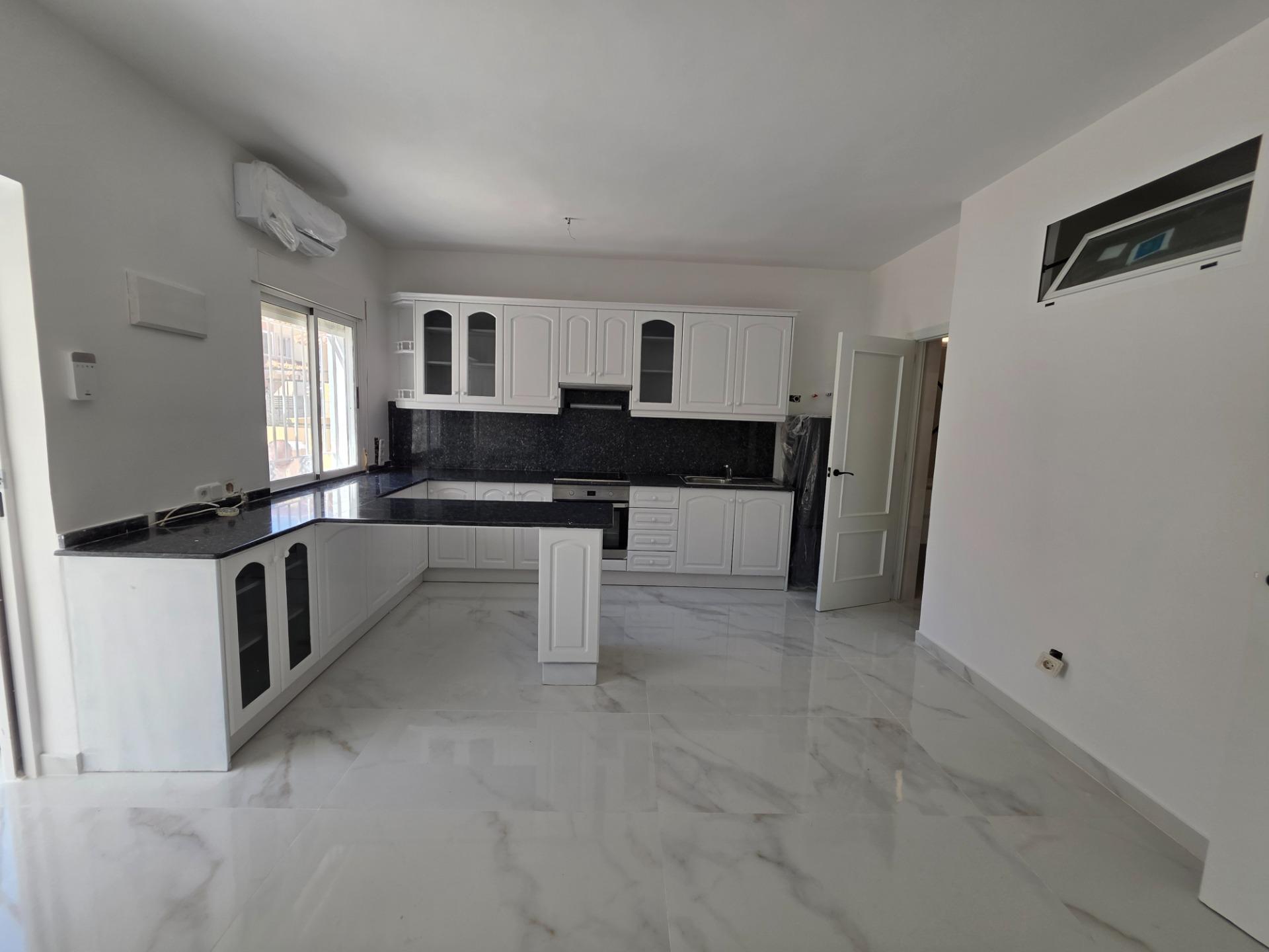 3 Bed, 2 Bath, ApartmentFor Sale, Torrevieja, Alicante