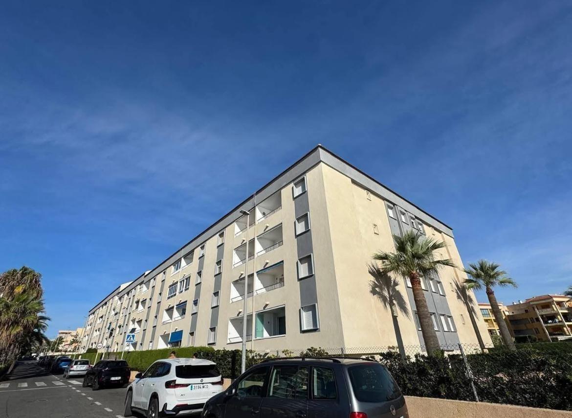 3 Bed, 2 Bath, ApartmentFor Sale, Torrevieja, Alicante