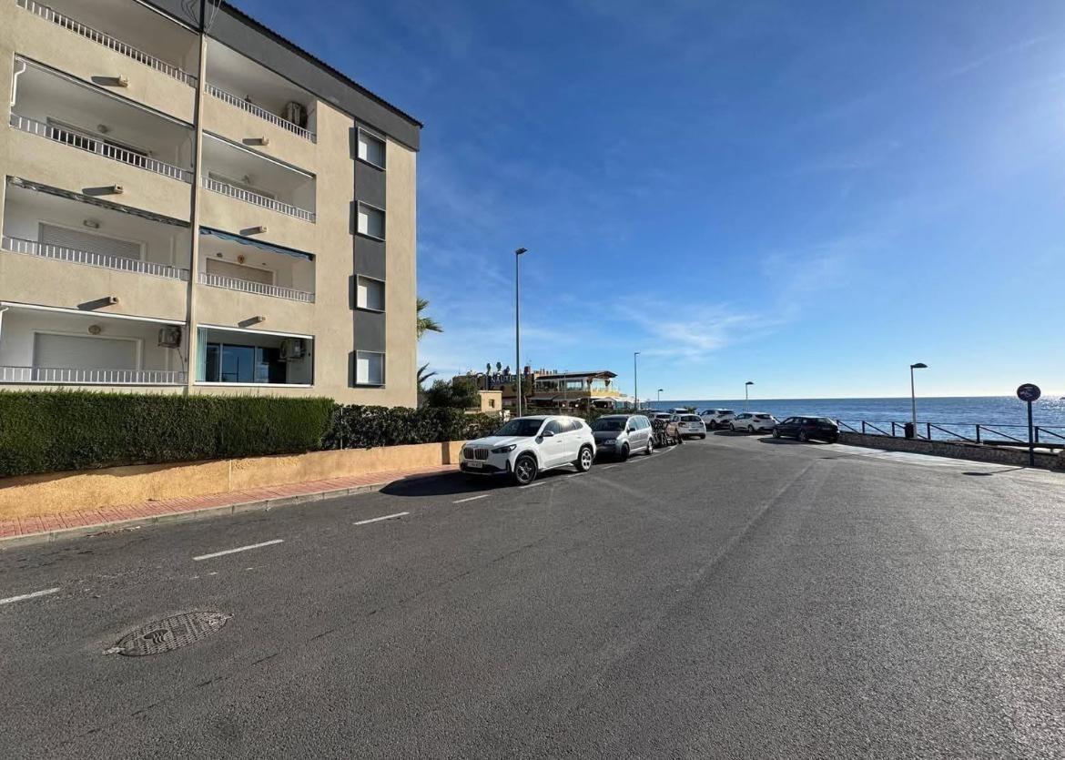 3 Bed, 2 Bath, ApartmentFor Sale, Torrevieja, Alicante