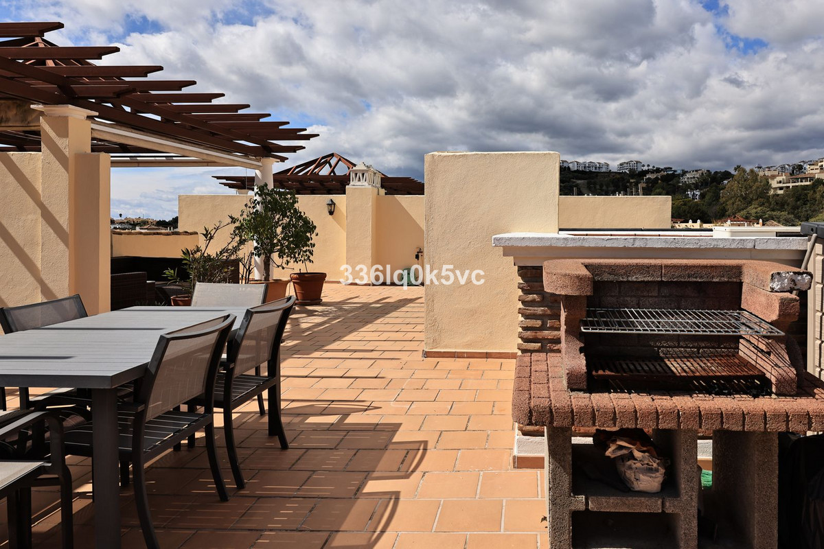 3 Bed, 2 Bath, ApartmentFor Sale, Benahavis, Malaga