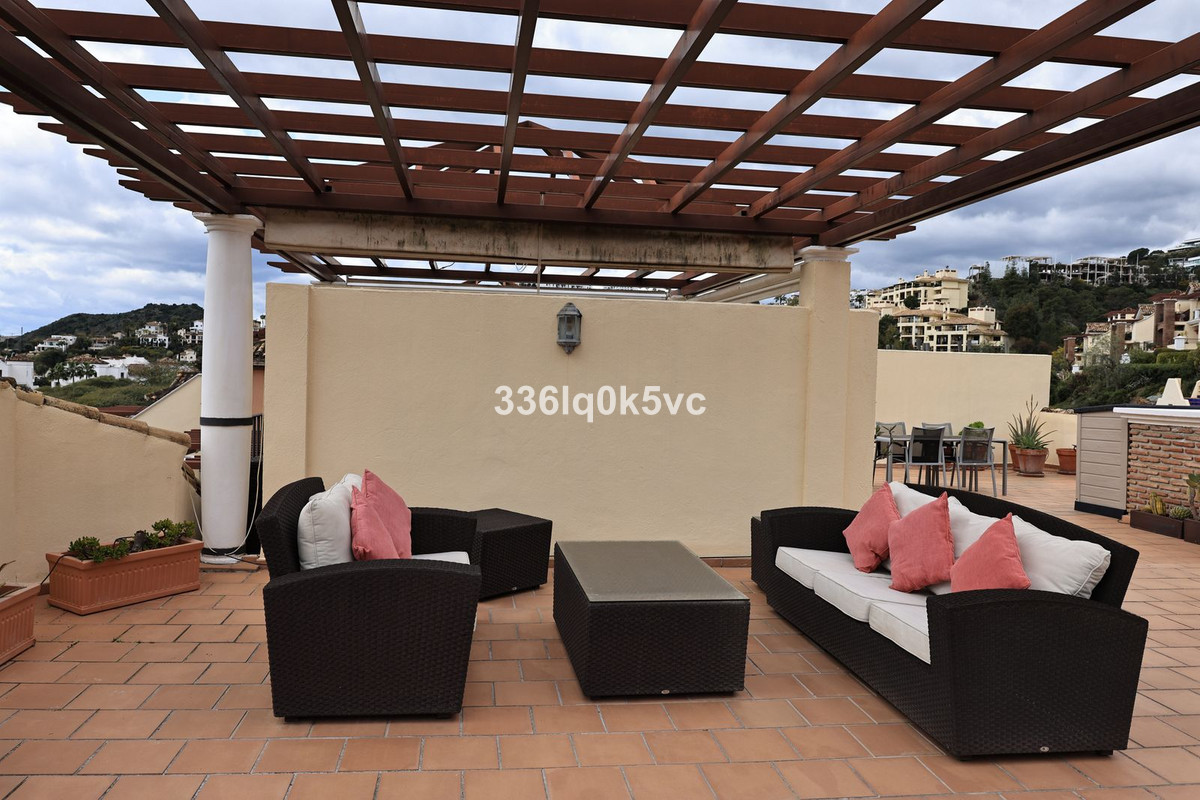 3 Bed, 2 Bath, ApartmentFor Sale, Benahavis, Malaga