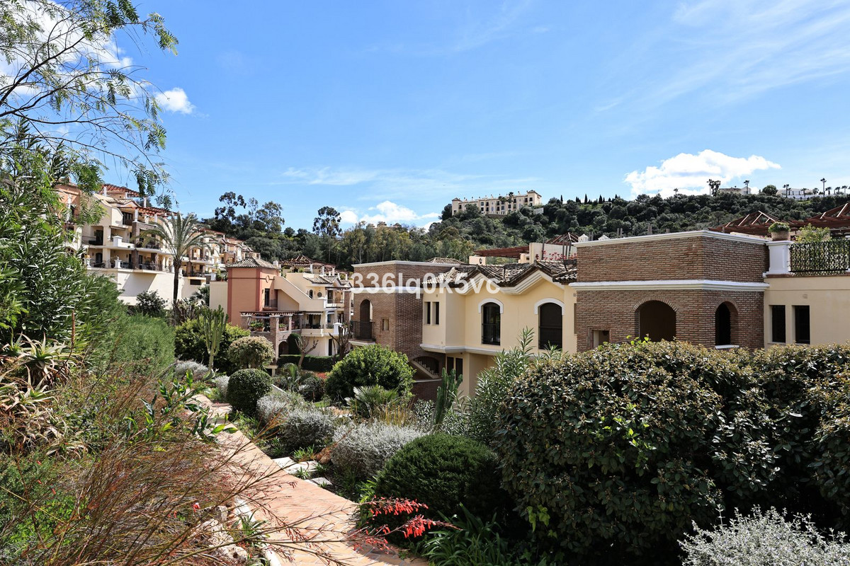3 Bed, 2 Bath, ApartmentFor Sale, Benahavis, Malaga
